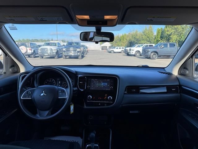 Used 2020 Labrador Black Metallic Mitsubishi ES image 20