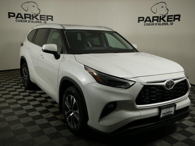 Used 2023 Wind Chill Pearl Toyota XLE image 4