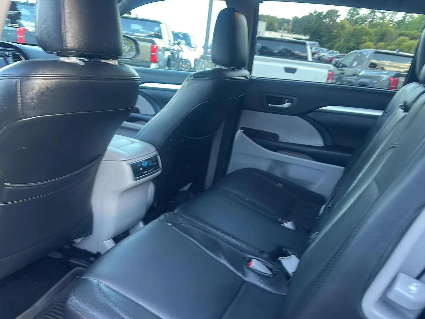 Used 2018 Midnight Black Metallic Toyota XLE image 8