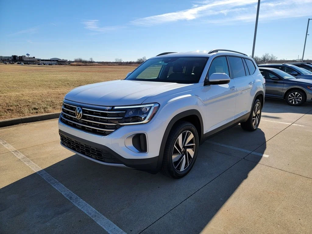 New 2026 White Volkswagen 2.0T SE w/Technology image 9