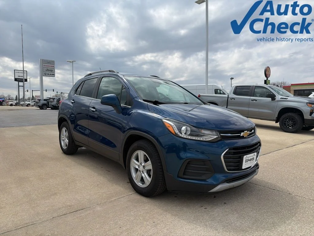 Used 2020 Blue Chevrolet LT image 3