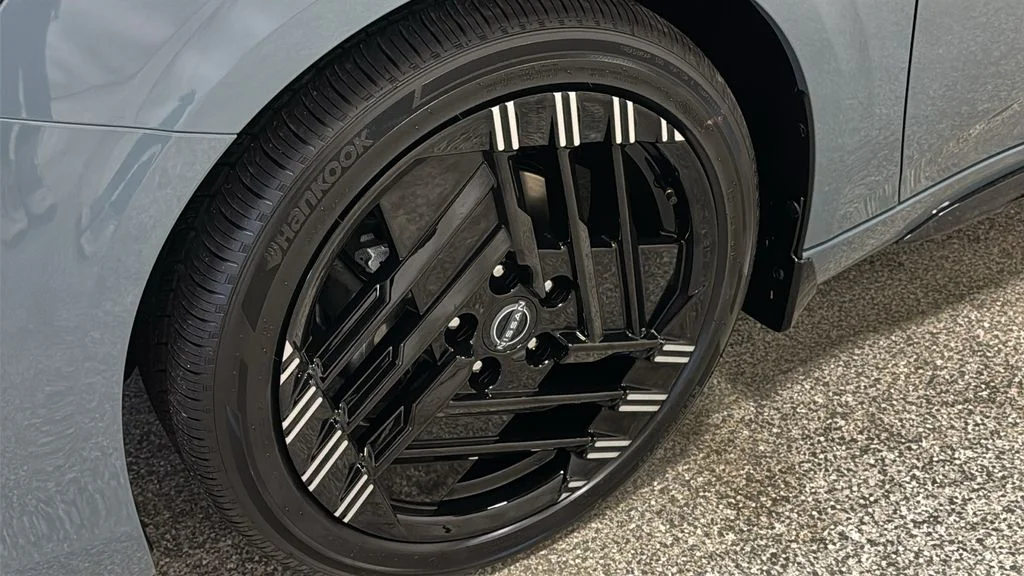 New 2026 Gray Nissan SR image 21