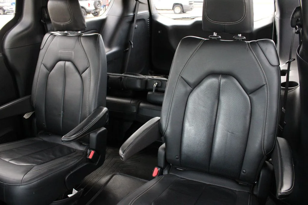Used 2019 Black Chrysler Touring L Plus image 19