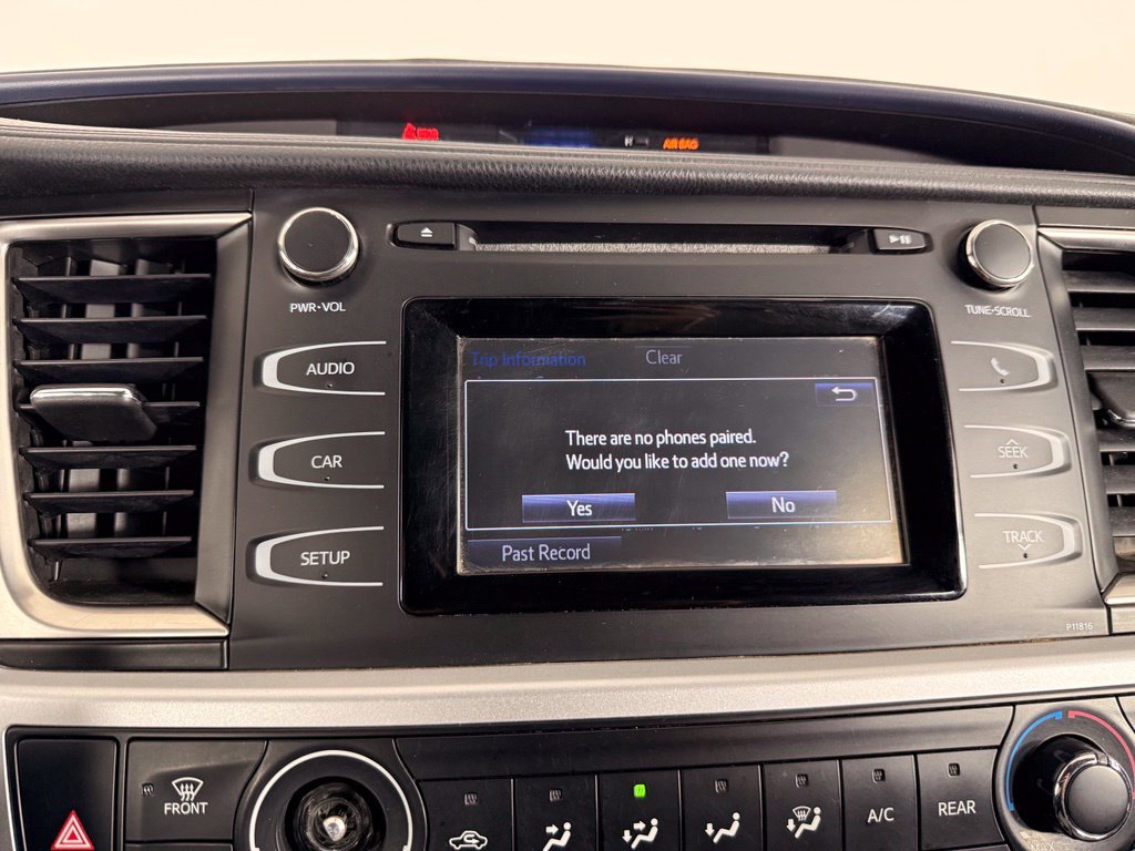 Used 2019 White Toyota LE image 33