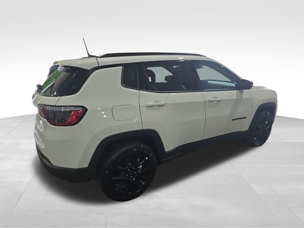 New 2026 Bright White Clearcoat Jeep Latitude image 3