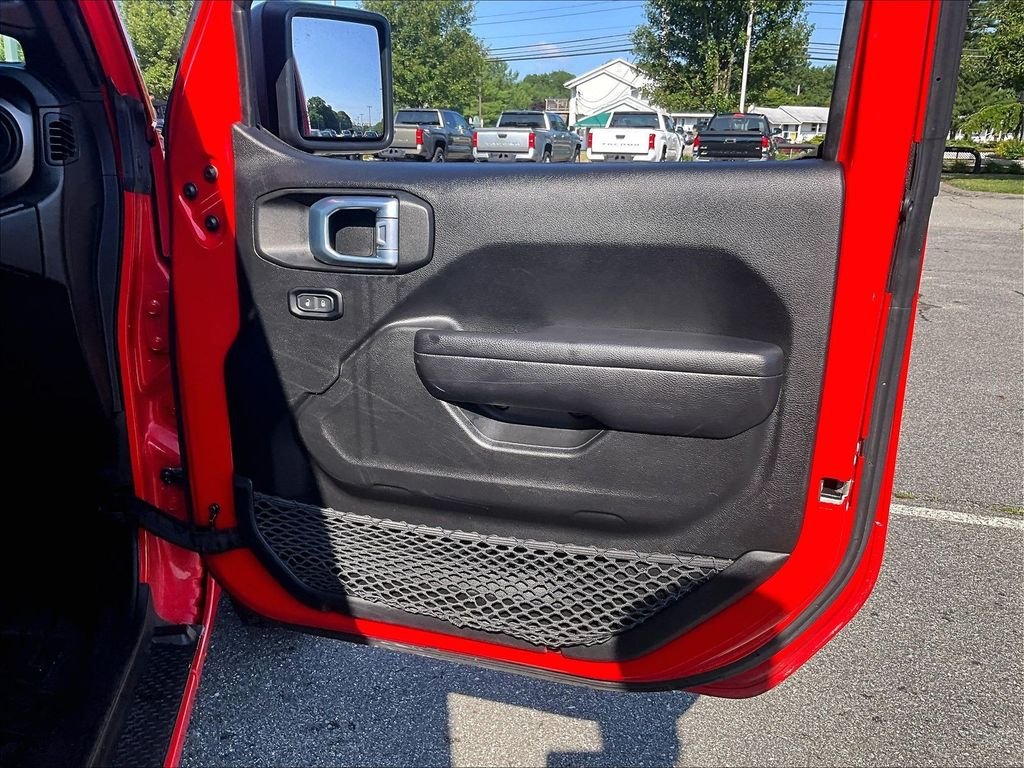 Used 2021 Red Jeep Sport S image 12