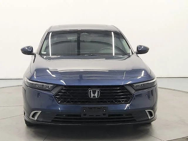 Used 2024  Honda Touring image 2