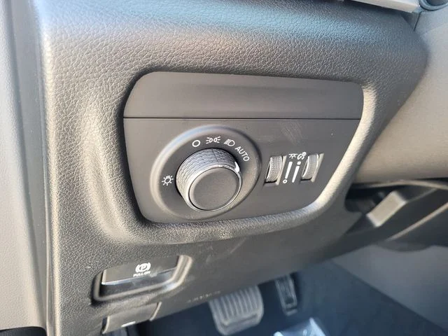 New 2026 Silver Zynith Exterior Paint Jeep Altitude image 22