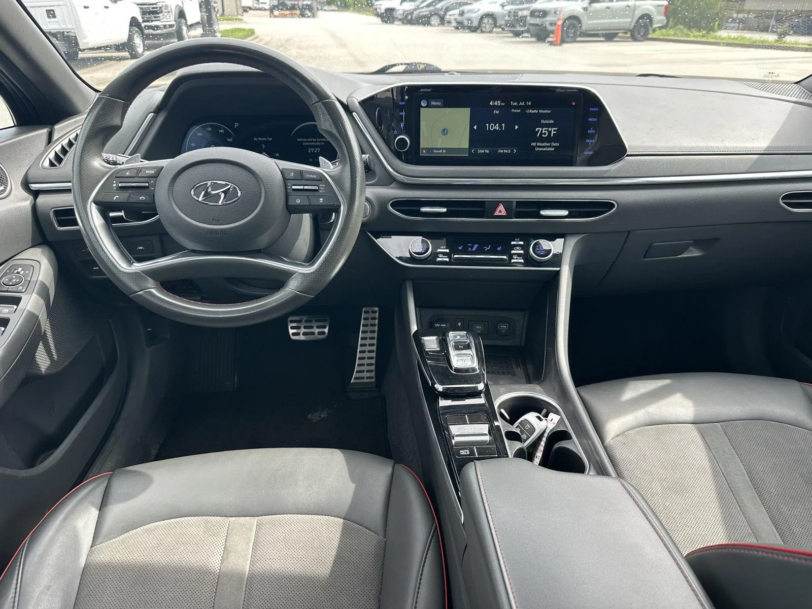Used 2020 Phantom Black Hyundai SEL Plus image 12