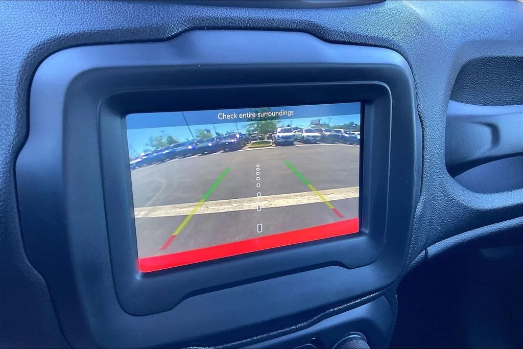 Used 2018 Red Jeep Latitude image 21