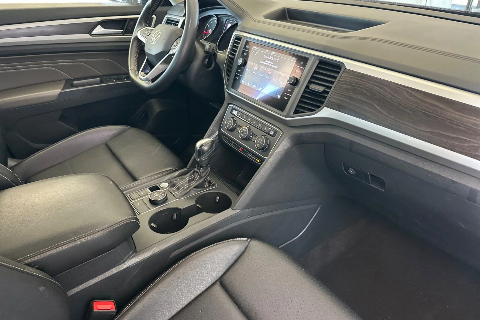 Used 2021 Gray Volkswagen 3.6L V6 SE w/Technology image 17
