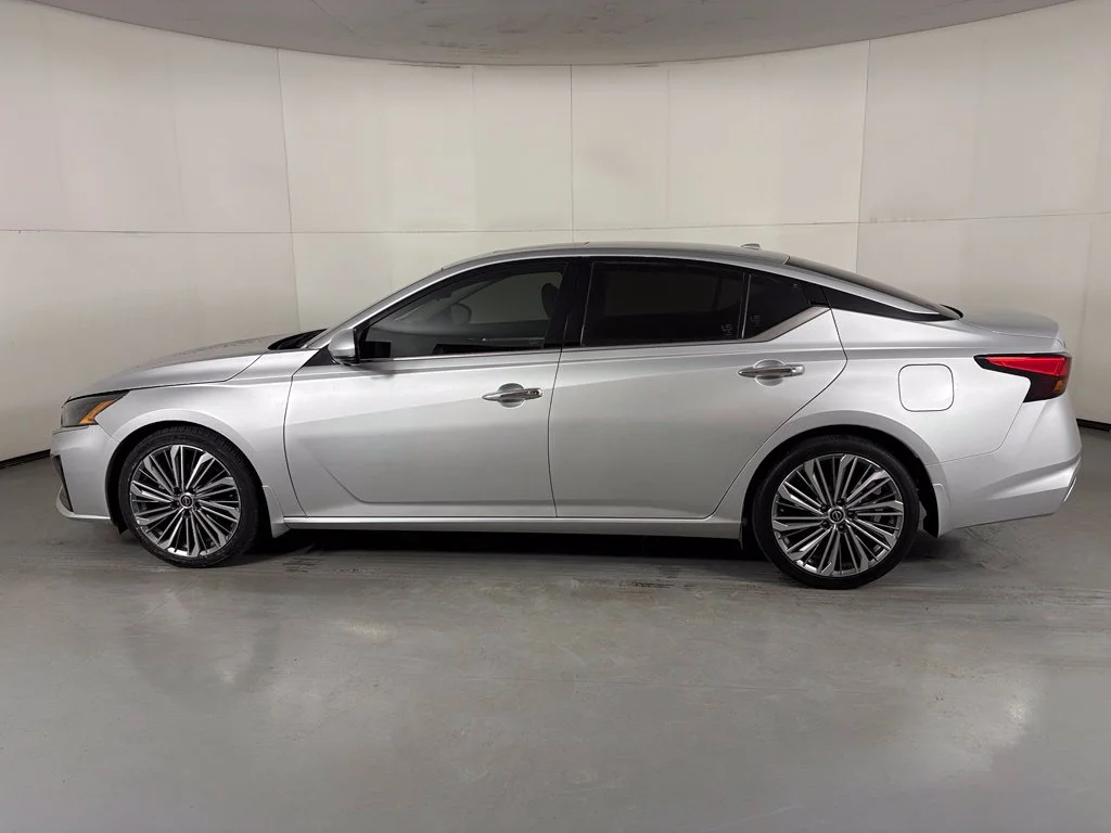 Used 2024 Silver Nissan 2.5 SL image 5