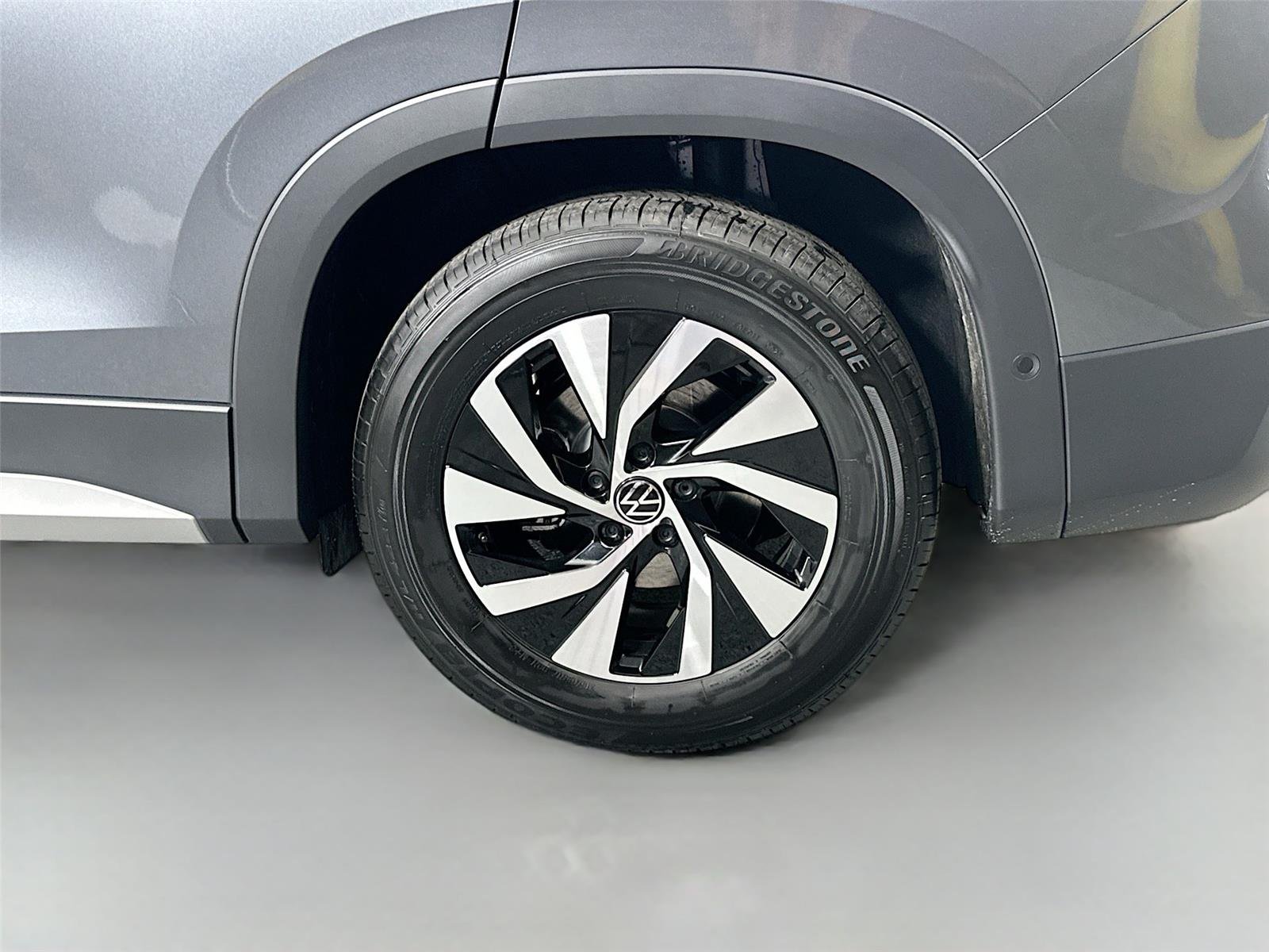 New 2026 Platinum Gray Metallic Volkswagen S image 29