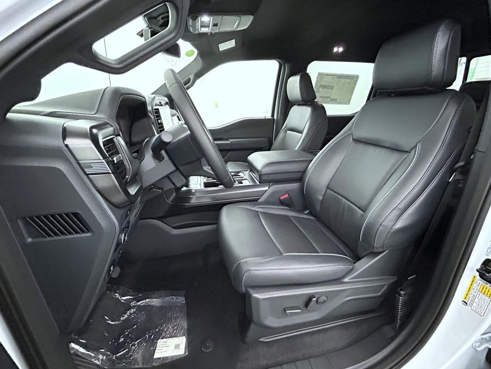 New 2026 Oxford White Ford Lariat image 10