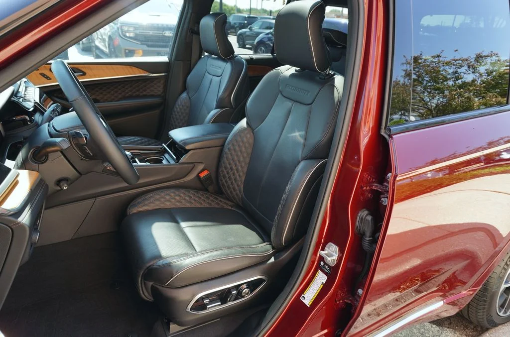 Used 2024 Red Jeep Summit Reserve image 13