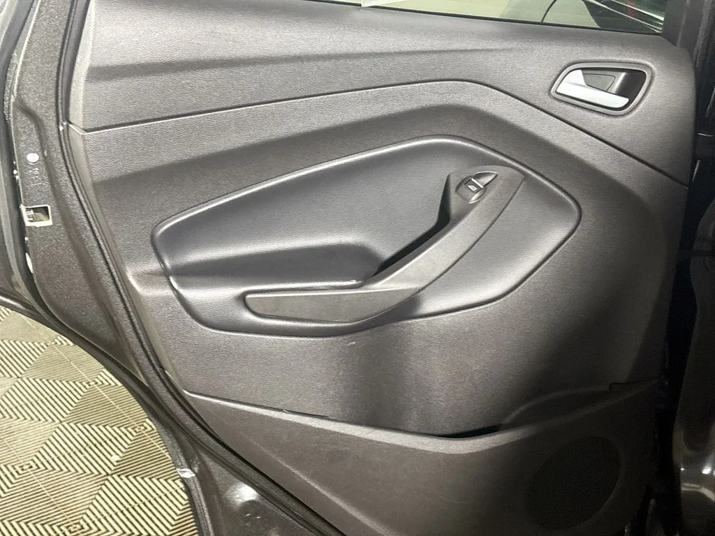 Used 2019 Gray Ford SE image 18
