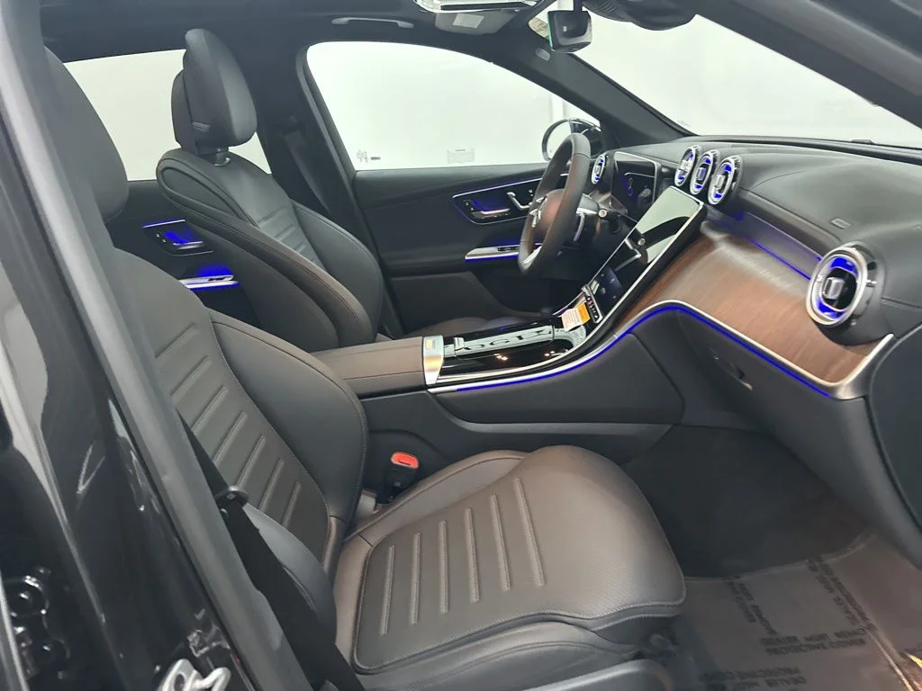 Used 2026 Gray Mercedes-Benz GLC 300 image 27
