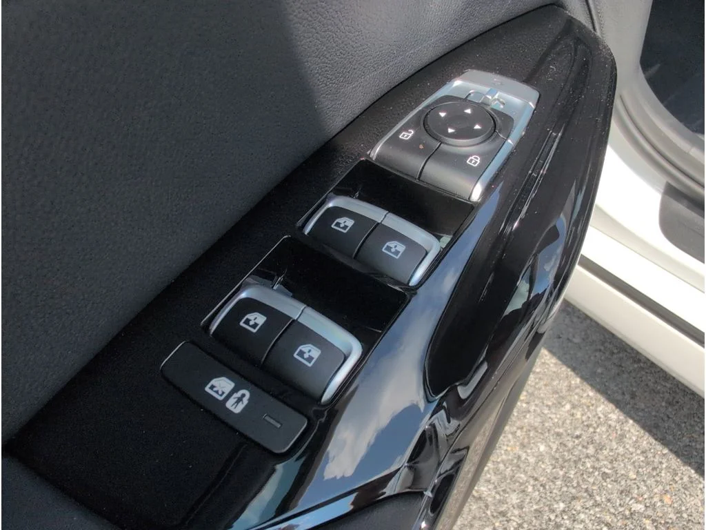 2025 Kia K5 EX - Photo 12
