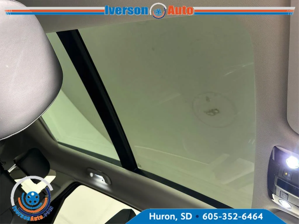 Used 2024 Everlasting Silver Kia S image 34
