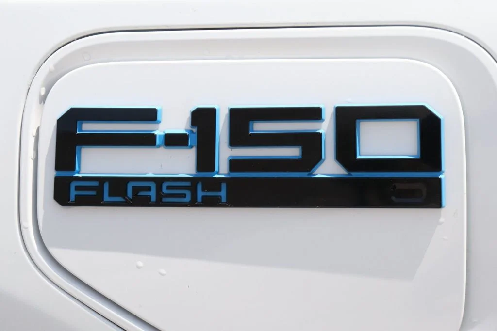 2025 Ford F-150 Lightning Flash - Photo 25