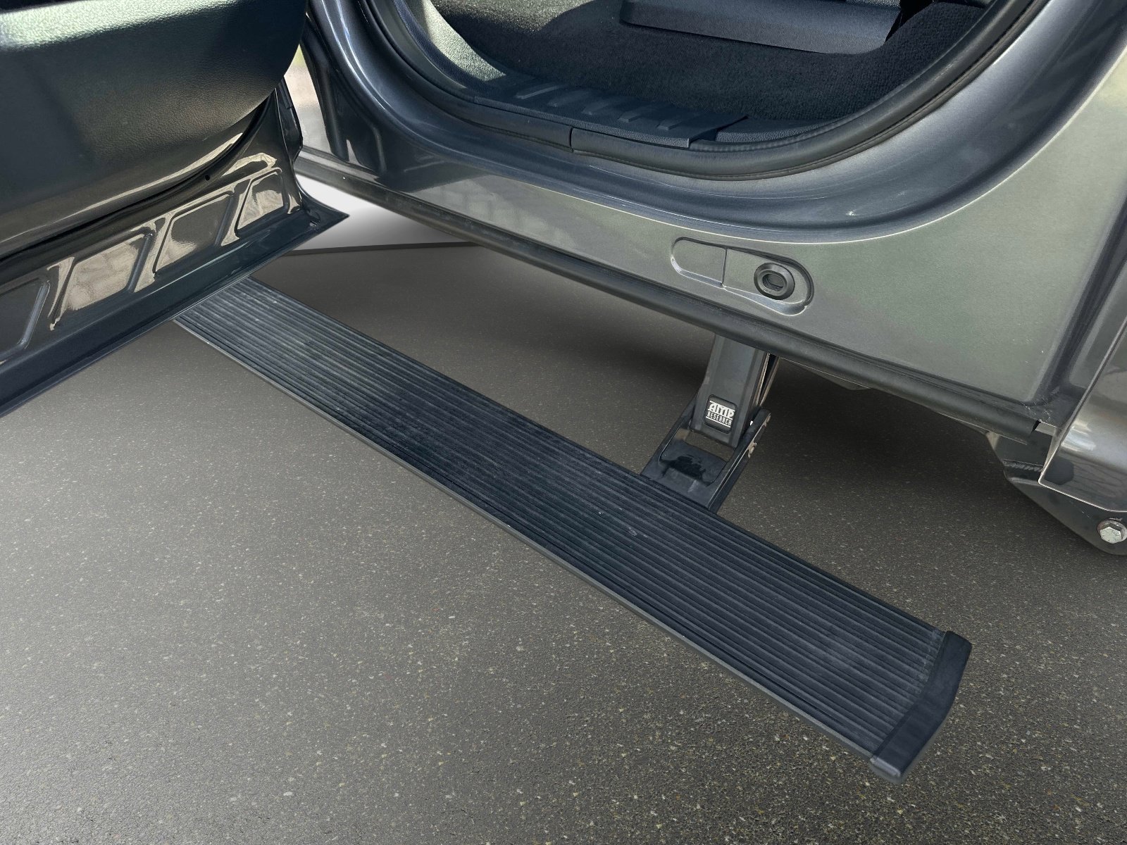 Used 2022 Gray Metallic Ford Lariat image 14