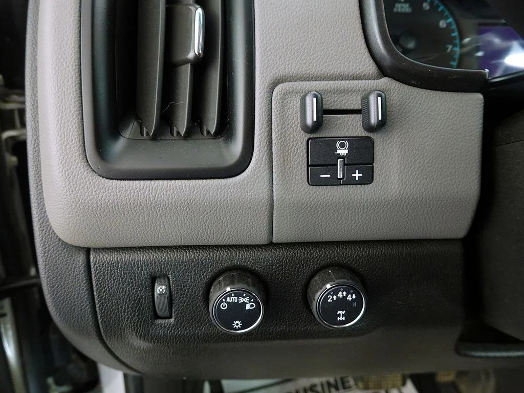 Used 2020 Silver Chevrolet Work Truck image 17