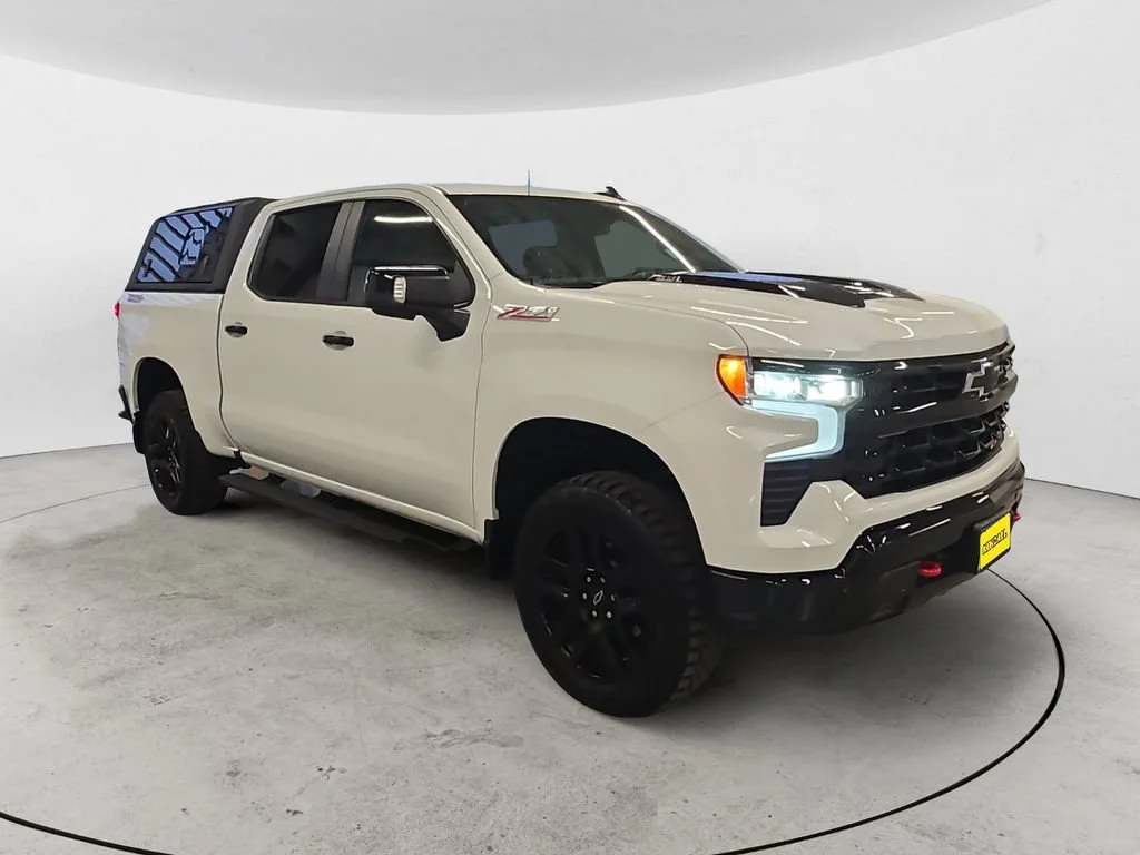 Used 2025 Summit White Chevrolet LT Trail Boss image 5