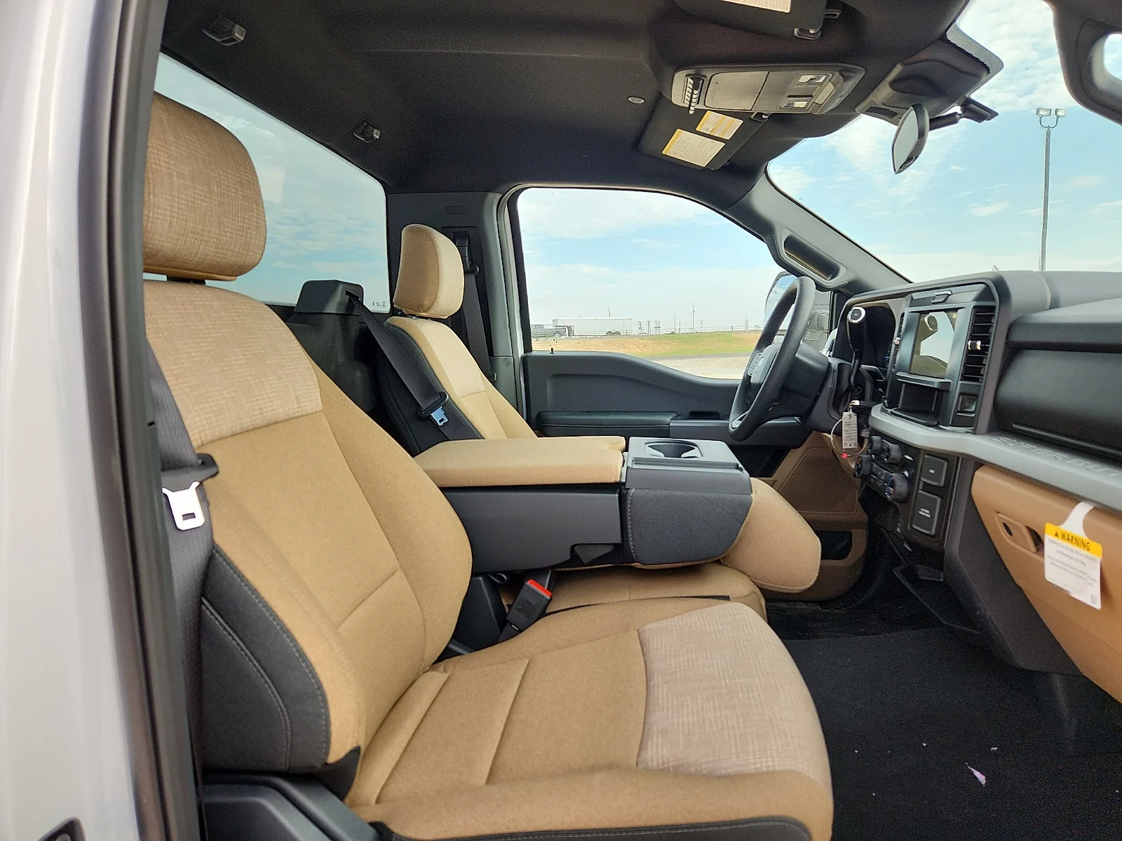 New 2027 Oxford White Ford XLT image 19