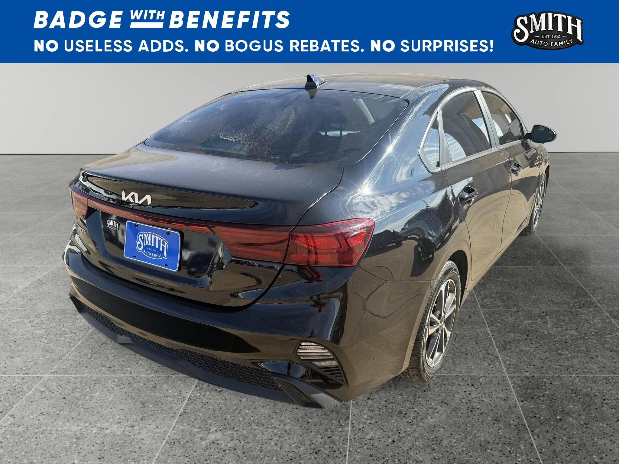Used 2023 Aurora Black Kia LXS image 4