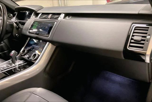Used 2020 White Land Rover HSE image 28