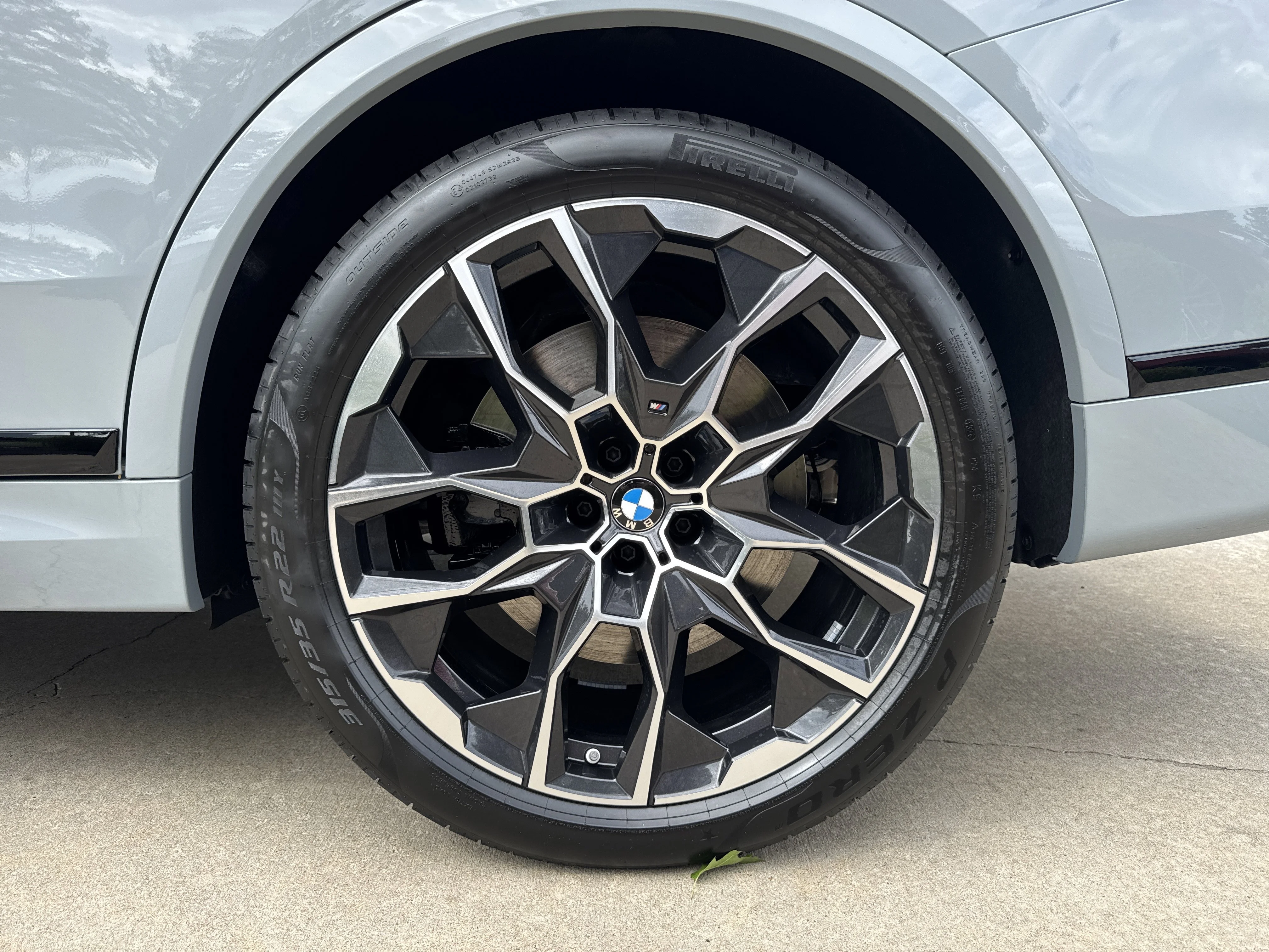 New 2027 0C4P Brooklyn Grey Metallic BMW M60i image 29