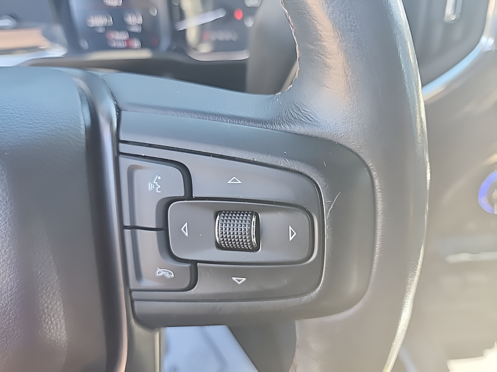 Used 2021 White GMC AT4 image 17