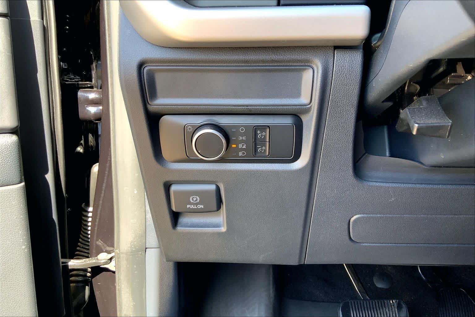 Used 2011 White Diamond Tricoat Chevrolet LTZ image 35