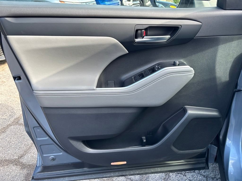 Used 2024  Toyota XLE image 13