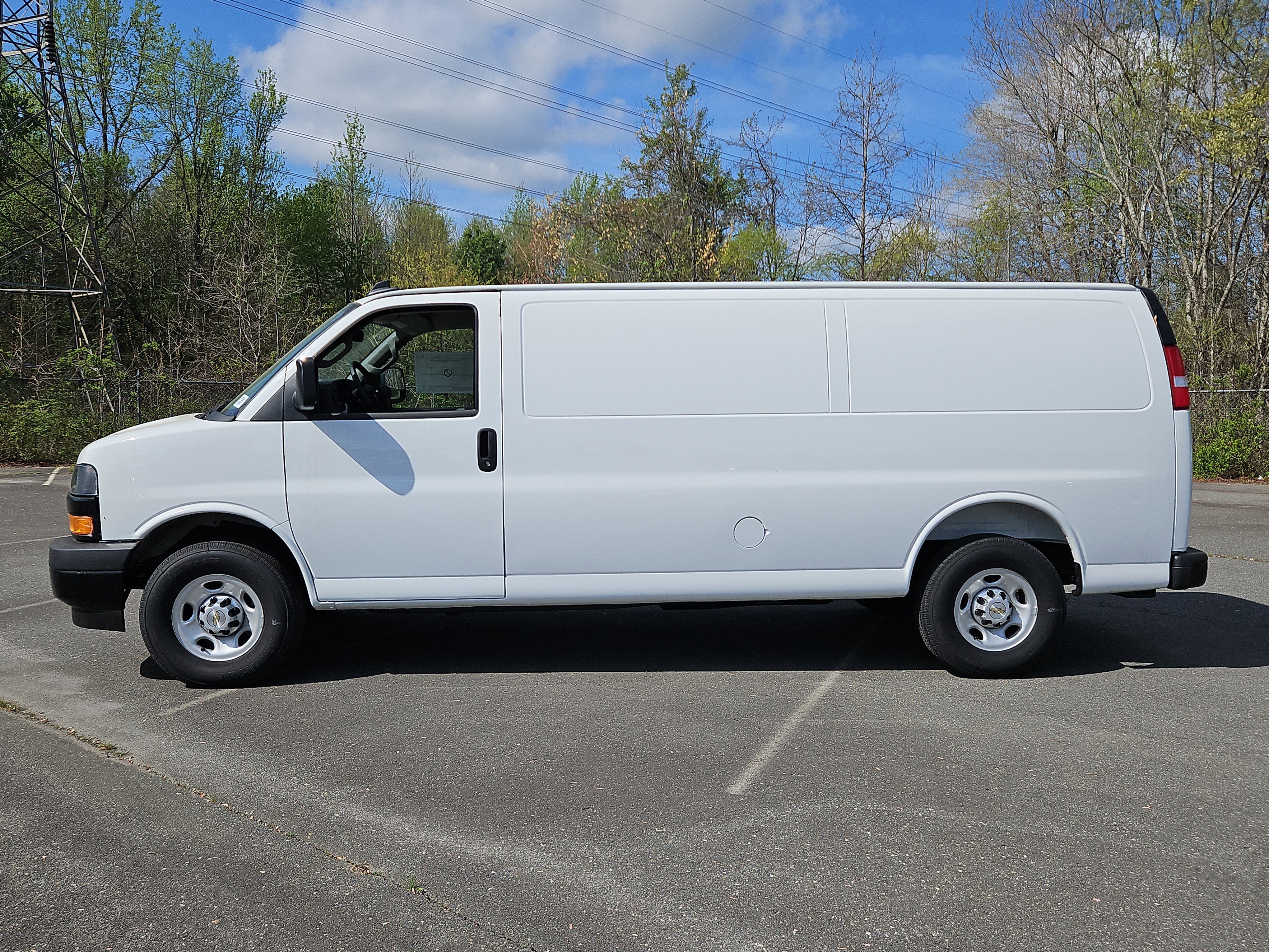 New 2025 Summit White Chevrolet WT image 2