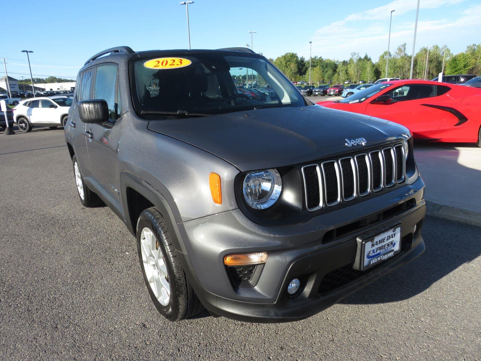 Used 2023 Graphite Gray Jeep Latitude image 2