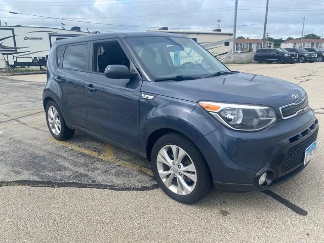 Used 2016 Blue Kia Plus image 4