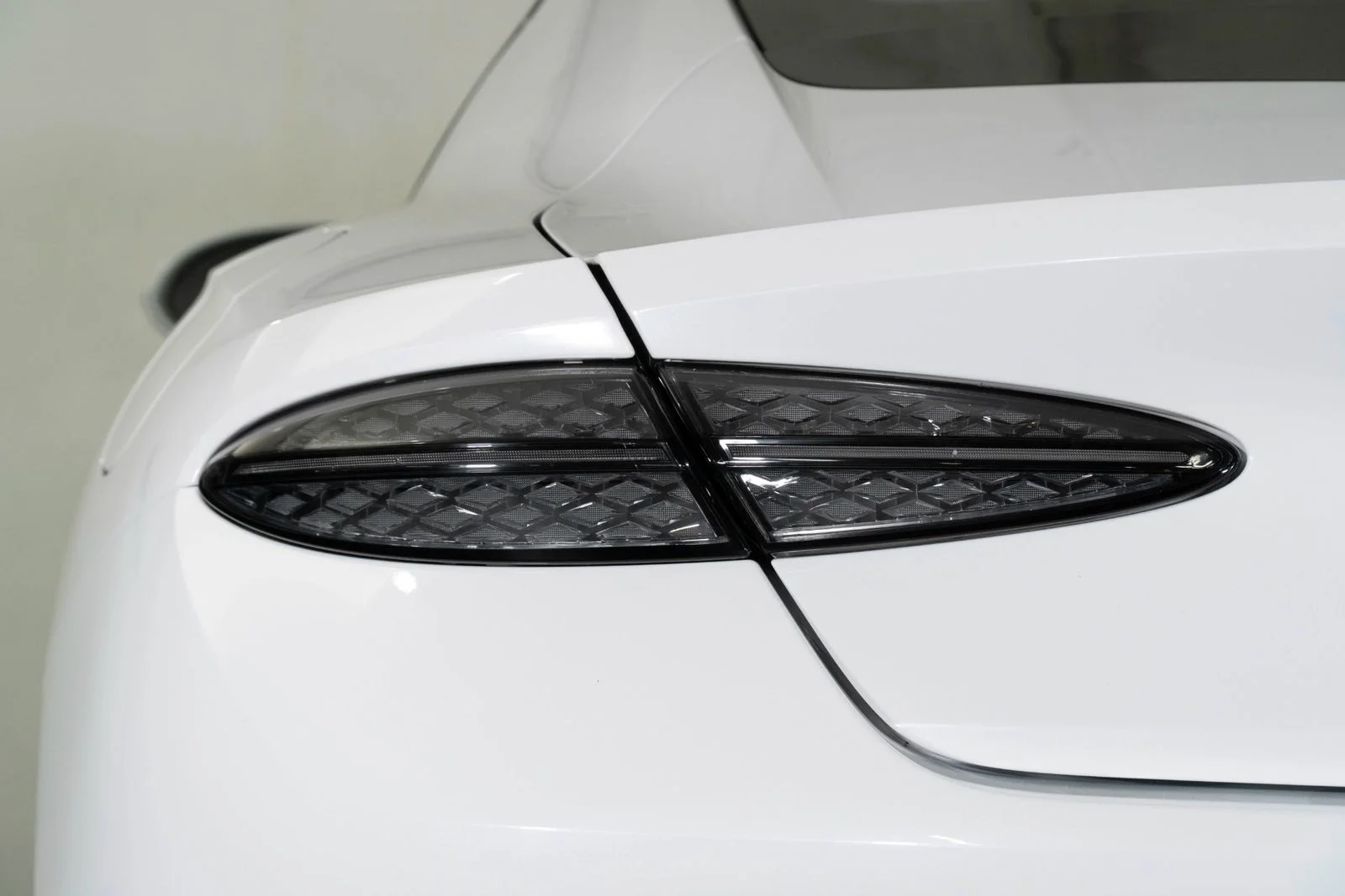 Certified Used 2025 White Bentley Speed image 13
