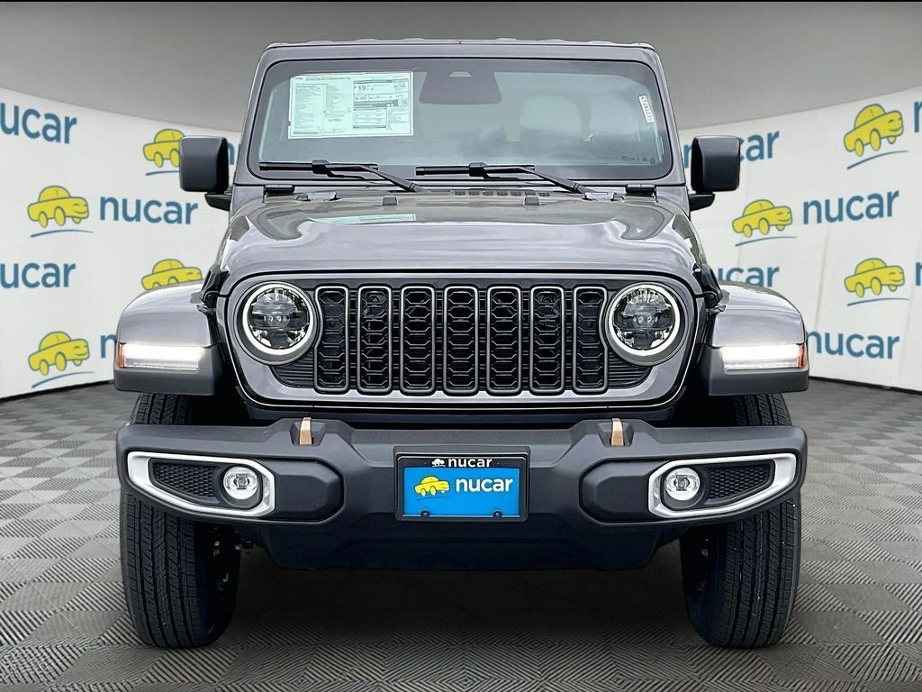 New 2026 Granite Crystal Metallic Clearcoat Jeep 85th Anniversary Edition image 3