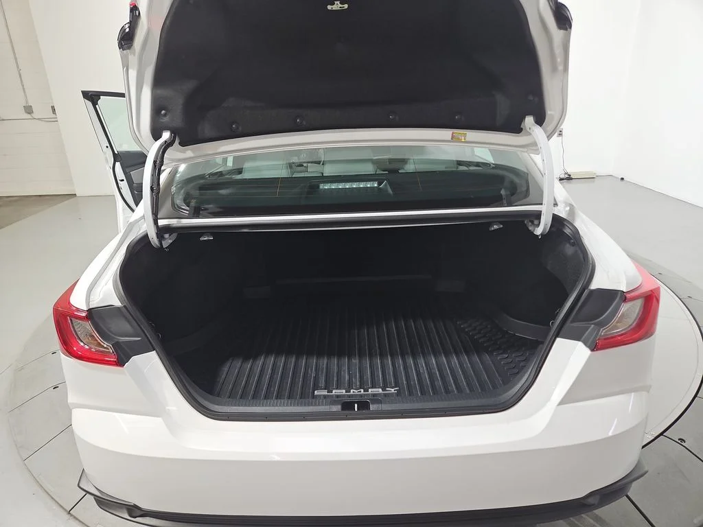 Used 2025  Toyota  image 21