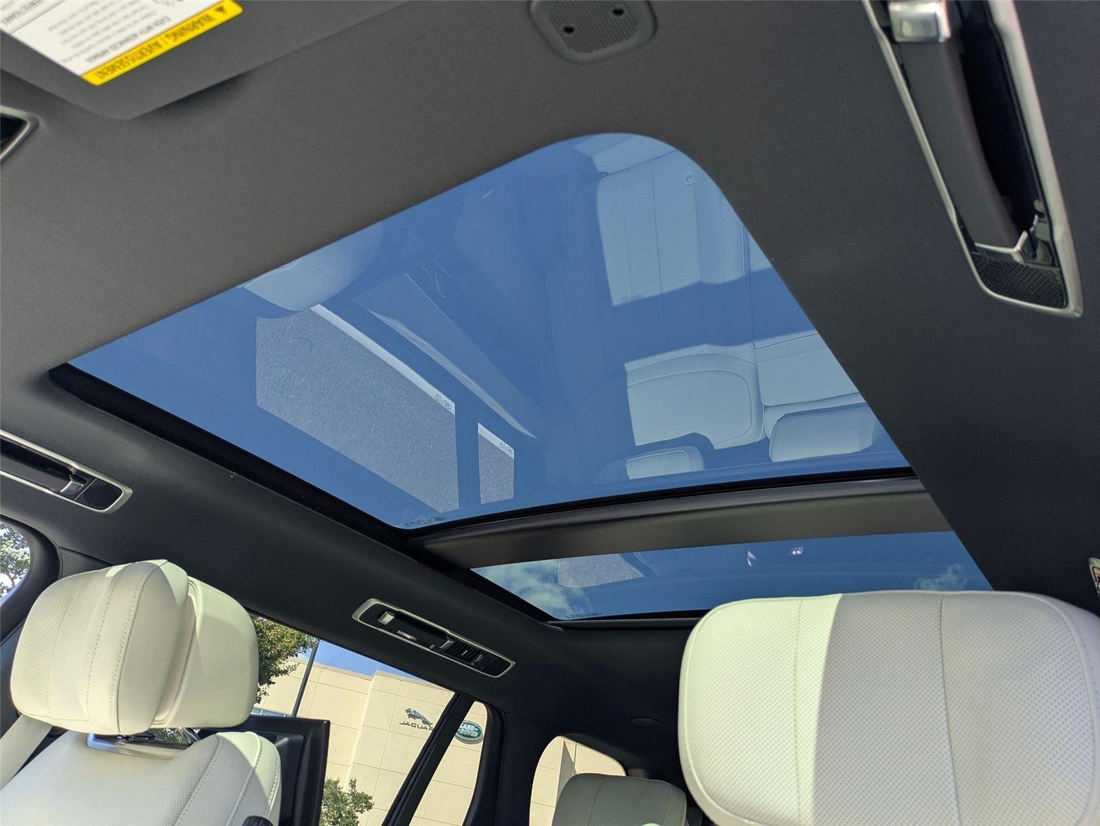 New 2026 Ostuni Pearl White Land Rover Autobiography image 24