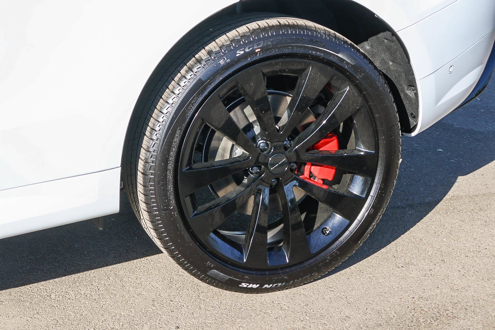 New 2026 Fuji White LAND ROVER Dynamic SE image 10