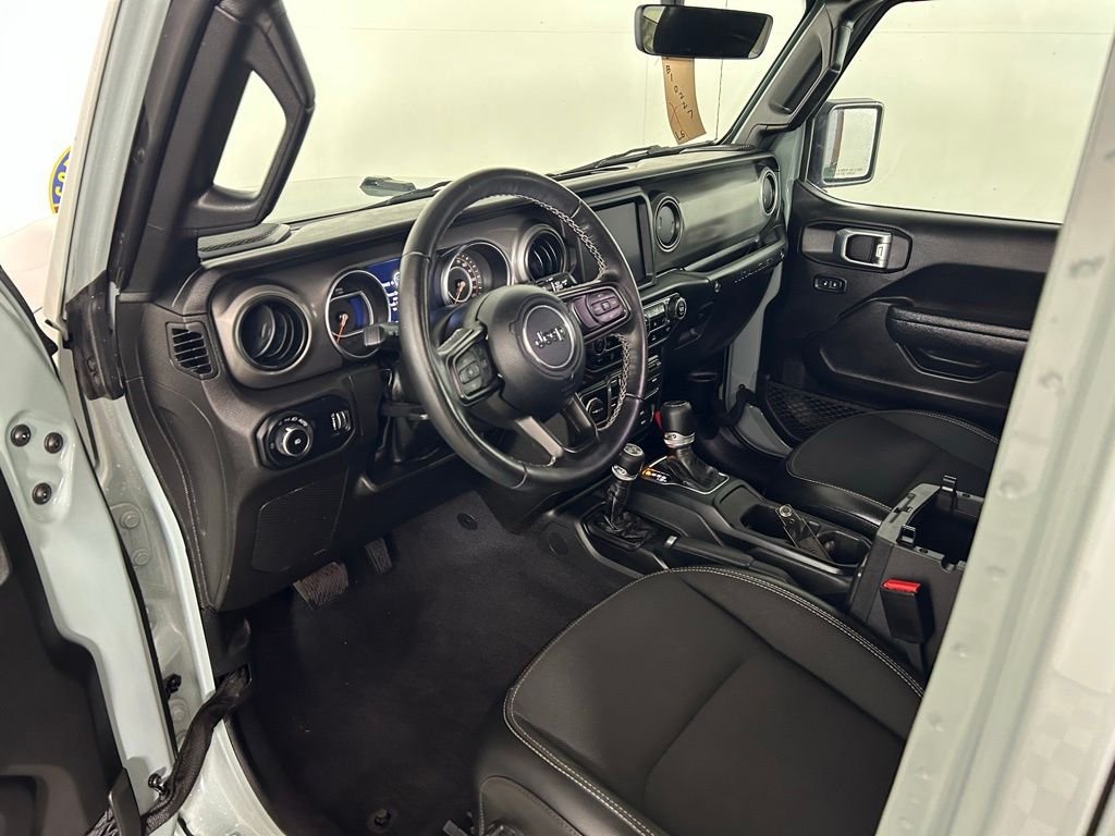 Used 2023 Gray Jeep  image 13
