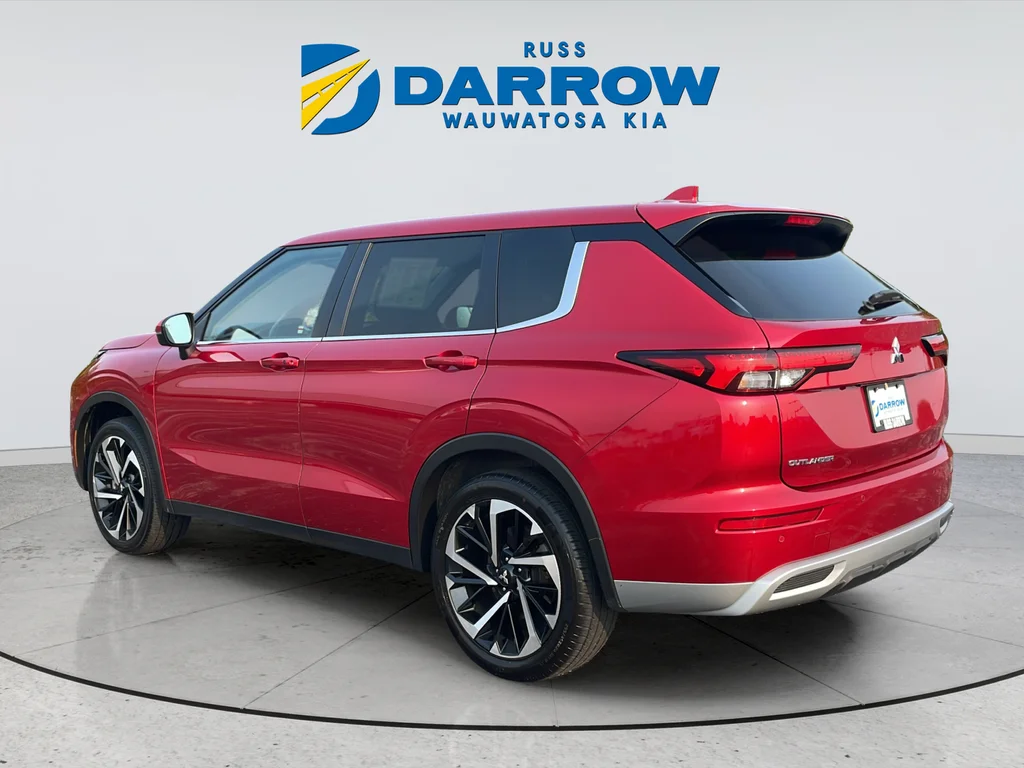 Used 2024 Red Mitsubishi SE image 3