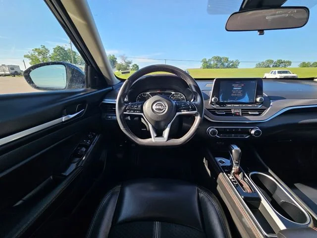 Used 2024 Black Nissan 2.5 SR image 13