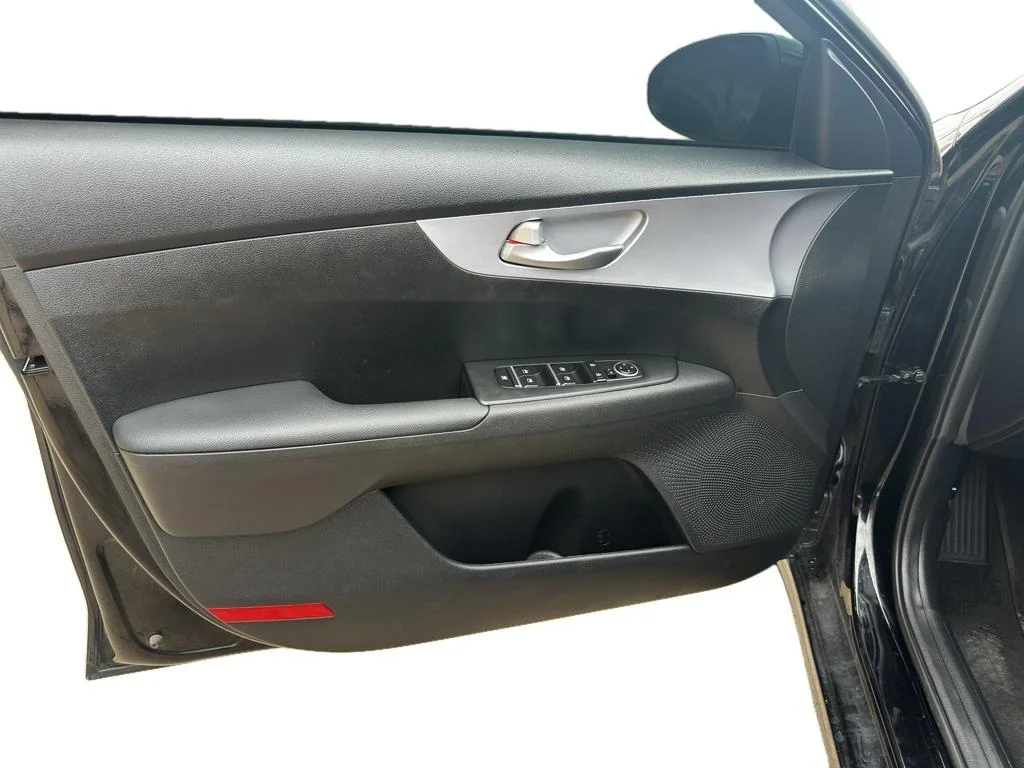 Used 2024 Aurora Black Kia LX image 5