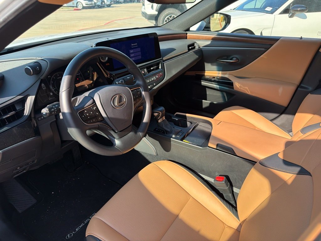 Certified Used 2025 White Pearl Lexus 350 PREMIUM image 3