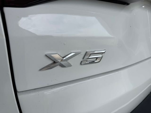 Used 2021 Alpine White BMW sDrive40i image 34