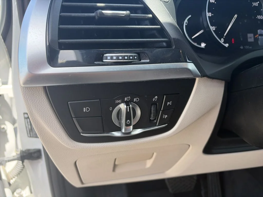 Used 2020 White BMW sDrive30i image 20