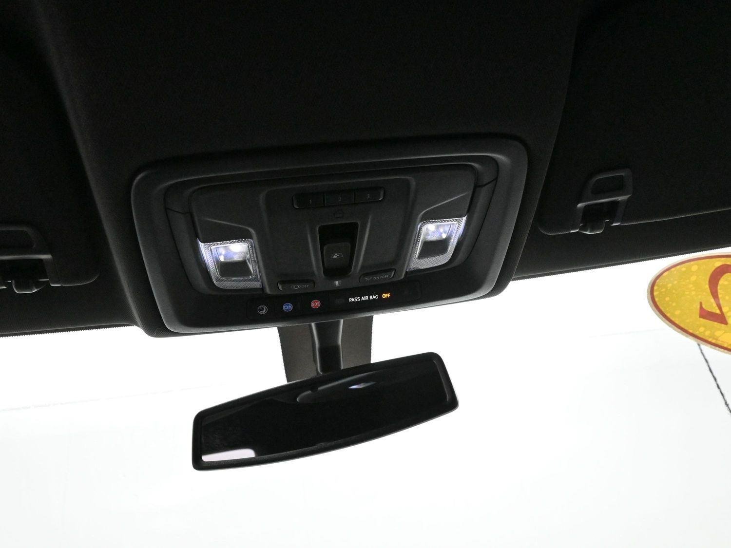 Used 2022 Summit White GMC AT4 image 27